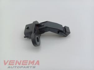 Begagnade Vevaxelsensor Mercedes A (W176) 1.6 A-180 16V Pris € 19,99 Marginaltabell erbjuds av Venema Autoparts