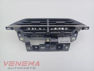 Gebruikte Luchtrooster Dashboard Peugeot 208 II (UB/UH/UP) 1.2 Vti 12V PureTech 75 Prijs € 49,99 Margeregeling aangeboden door Venema Autoparts