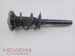 Gebruikte Schokdemperpoot rechts-voor BMW 1 serie (F21) 120i 2.0 16V Prijs € 79,99 Margeregeling aangeboden door Venema Autoparts