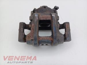 Używane Zacisk hamulcowy prawy przód BMW 1 serie (F21) 120i 2.0 16V Cena € 49,99 Procedura marży oferowane przez Venema Autoparts