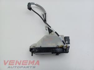 Gebruikte Deurslot Mechaniek 4Deurs rechts-voor Peugeot 208 I (CA/CC/CK/CL) 1.2 12V e-THP PureTech 110 Prijs € 14,99 Margeregeling aangeboden door Venema Autoparts