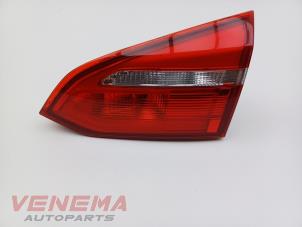 Używane Tylne swiatlo pozycyjne prawe Ford Focus 3 Wagon 1.0 Ti-VCT EcoBoost 12V 125 Cena € 69,99 Procedura marży oferowane przez Venema Autoparts