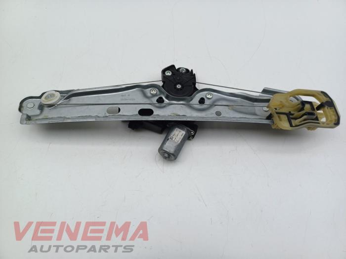 Raammechaniek 4Deurs links-achter van een Opel Astra K Sports Tourer 1.6 BiTurbo CDTI 16V 2017