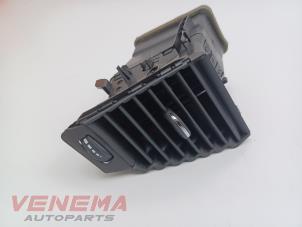 Gebruikte Luchtrooster Dashboard Opel Astra K Sports Tourer 1.6 BiTurbo CDTI 16V Prijs € 19,99 Margeregeling aangeboden door Venema Autoparts