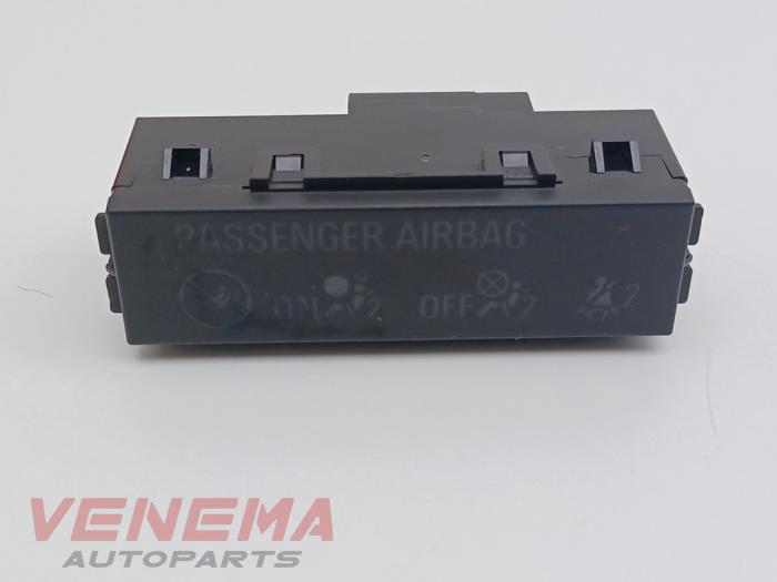 Airbag controle lampje van een Opel Astra K Sports Tourer 1.6 BiTurbo CDTI 16V 2017