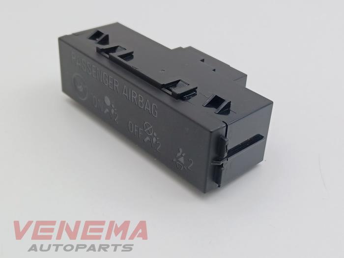 Airbag controle lampje van een Opel Astra K Sports Tourer 1.6 BiTurbo CDTI 16V 2017