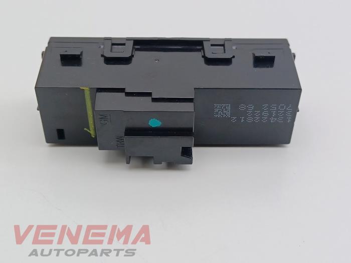 Airbag controle lampje van een Opel Astra K Sports Tourer 1.6 BiTurbo CDTI 16V 2017