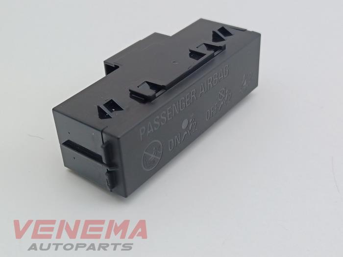 Airbag controle lampje van een Opel Astra K Sports Tourer 1.6 BiTurbo CDTI 16V 2017