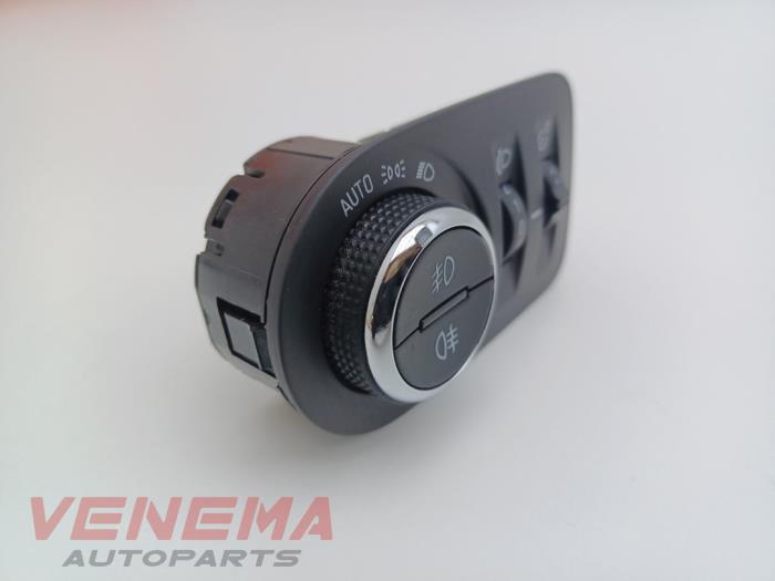 Schakelaar Licht van een Opel Astra K Sports Tourer 1.6 BiTurbo CDTI 16V 2017