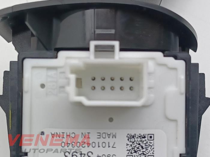 Schakelaar Ruitenwisser van een Opel Astra K Sports Tourer 1.6 BiTurbo CDTI 16V 2017