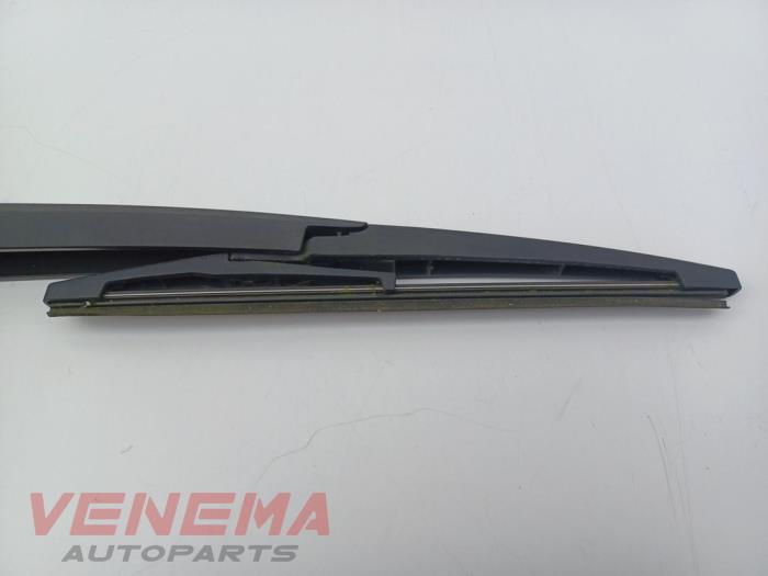 Ruitenwisserarm achter van een Opel Astra K Sports Tourer 1.6 BiTurbo CDTI 16V 2017