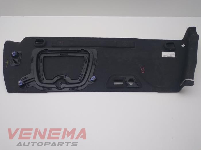 Kofferbakbekleding links van een Opel Astra K Sports Tourer 1.6 BiTurbo CDTI 16V 2017