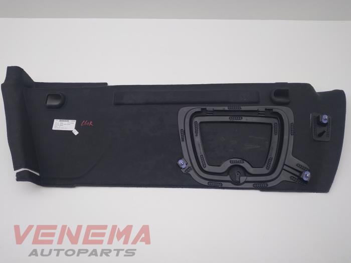 Kofferbakbekleding rechts van een Opel Astra K Sports Tourer 1.6 BiTurbo CDTI 16V 2017