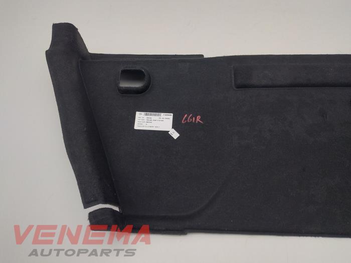 Kofferbakbekleding rechts van een Opel Astra K Sports Tourer 1.6 BiTurbo CDTI 16V 2017