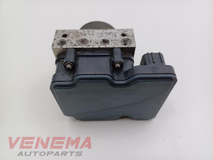 ABS Pomp van een Opel Astra K Sports Tourer 1.6 BiTurbo CDTI 16V 2017