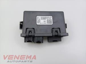 Gebruikte Module achterklep motor Opel Astra K Sports Tourer 1.6 BiTurbo CDTI 16V Prijs € 149,99 Margeregeling aangeboden door Venema Autoparts