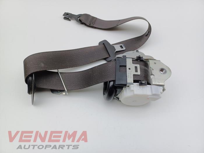 Veiligheidsgordel rechts-voor van een Opel Astra K Sports Tourer 1.6 BiTurbo CDTI 16V 2017