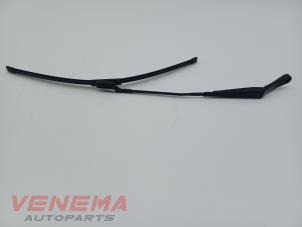 Gebruikte Ruitenwisserarm voor Opel Astra K Sports Tourer 1.6 BiTurbo CDTI 16V Prijs € 14,99 Margeregeling aangeboden door Venema Autoparts