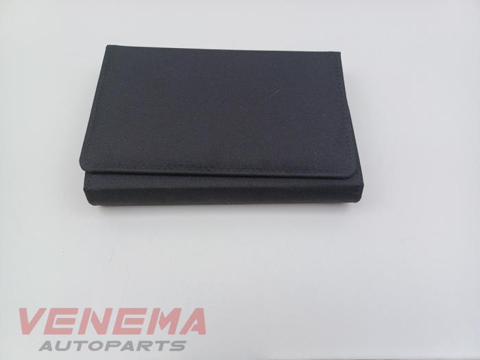 Instructie Boekje van een Opel Astra K Sports Tourer 1.6 BiTurbo CDTI 16V 2017