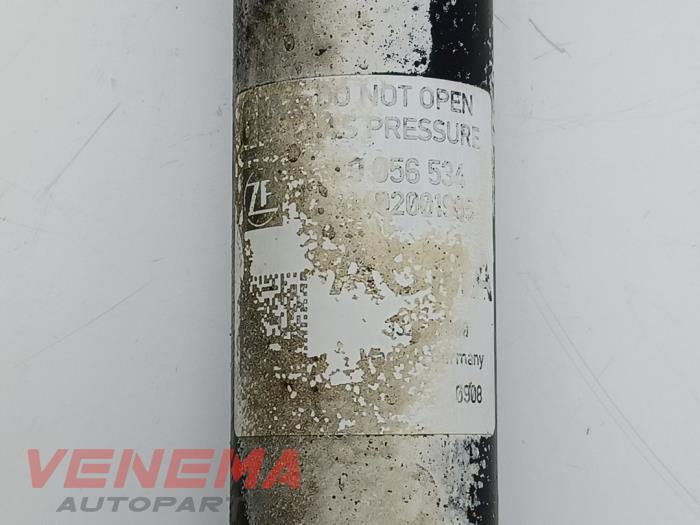 Schokdemper rechts-achter van een Opel Astra K Sports Tourer 1.6 BiTurbo CDTI 16V 2017