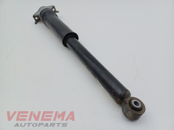 Schokdemper rechts-achter van een Opel Astra K Sports Tourer 1.6 BiTurbo CDTI 16V 2017