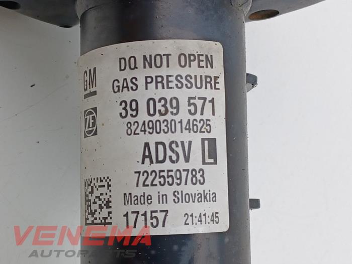 Veerpoot links-voor van een Opel Astra K Sports Tourer 1.6 BiTurbo CDTI 16V 2017