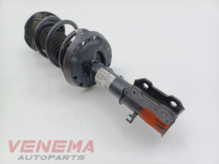 Veerpoot links-voor van een Opel Astra K Sports Tourer 1.6 BiTurbo CDTI 16V 2017