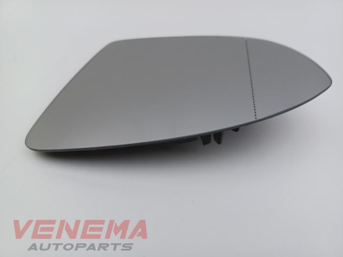 Spiegelglas links van een Volkswagen Golf VII (AUA) 1.6 TDI BMT 16V 2018