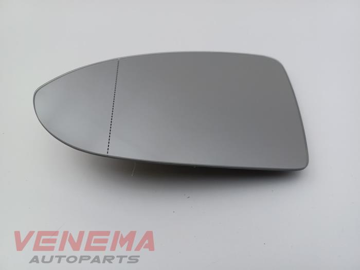 Spiegelglas links van een Volkswagen Golf VII (AUA) 1.6 TDI BMT 16V 2018