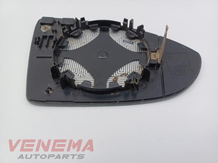 Spiegelglas links van een Volkswagen Golf VII (AUA) 1.6 TDI BMT 16V 2018