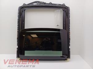 Begagnade Panoramatak BMW 5 serie (F10) 550i V8 32V TwinPower Turbo Pris € 249,99 Marginaltabell erbjuds av Venema Autoparts