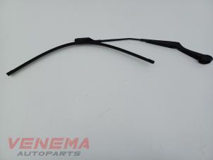 Begagnade Främre torkararm Ford Focus 3 Wagon 1.0 Ti-VCT EcoBoost 12V 125 Pris € 14,99 Marginaltabell erbjuds av Venema Autoparts