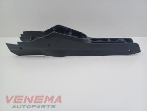Begagnade Mittkonsol Seat Ibiza V (KJB) 1.0 TSI 12V Pris € 69,99 Marginaltabell erbjuds av Venema Autoparts