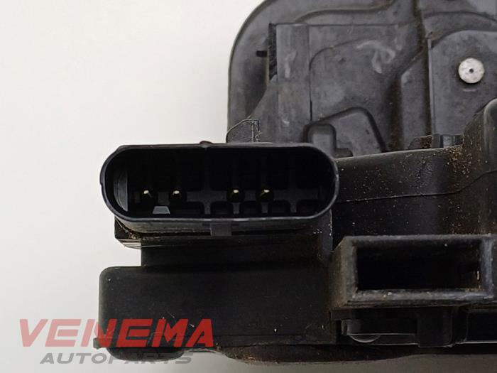 Deurslot Mechaniek 4Deurs links-achter van een Mercedes-Benz A (177.0) 1.3 A-200 Turbo 16V 2019