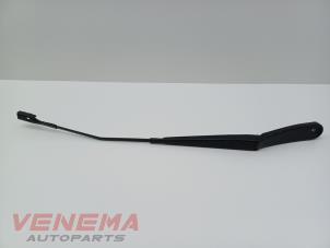 Gebruikte Ruitenwisserarm voor BMW X1 (F48) xDrive 25e 1.5 12V TwinPower Turbo Prijs € 9,99 Margeregeling aangeboden door Venema Autoparts