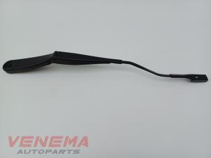 Gebruikte Ruitenwisserarm voor BMW X1 (F48) xDrive 25e 1.5 12V TwinPower Turbo Prijs € 9,99 Margeregeling aangeboden door Venema Autoparts
