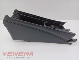 Begagnade Mittkonsol Mercedes C-Klasse AMG (W205) C-63 S,Edition 1 AMG 4.0 V8 Biturbo Pris € 49,99 Marginaltabell erbjuds av Venema Autoparts