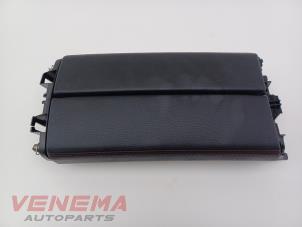 Używane Podlokietnik Mercedes A (177.0) 2.0 A-220 Turbo 16V Cena € 69,99 Procedura marży oferowane przez Venema Autoparts