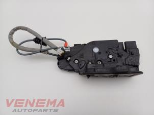 Gebruikte Deurslot Mechaniek 4Deurs links-achter Mercedes A (177.0) 2.0 A-220 Turbo 16V Prijs € 34,99 Margeregeling aangeboden door Venema Autoparts