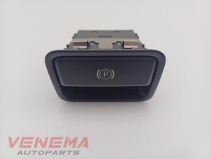 Gebruikte Handrem schakelaar Mercedes A (W176) 2.2 A-200 CDI, A-200d 16V Prijs € 9,99 Margeregeling aangeboden door Venema Autoparts