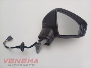 Używane Lusterko zewnetrzne prawe Volkswagen Tiguan (AD1) 1.5 TSI 16V Evo BlueMotion Technology Cena € 279,99 Procedura marży oferowane przez Venema Autoparts