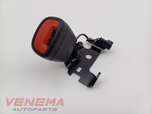 Begagnade Bakre bältesspänne, vänster Mercedes C Estate (S206) C-300 e 2.0 Turbo Pris € 39,99 Marginaltabell erbjuds av Venema Autoparts