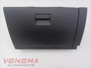 Gebruikte Dashboardkastje Seat Arona (KJX) 1.0 TSI 12V Prijs € 49,99 Margeregeling aangeboden door Venema Autoparts