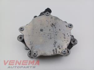 Gebruikte Vacuumpomp (Benzine) Mercedes A (177.0) 2.0 A-220 Turbo 16V Prijs € 74,99 Margeregeling aangeboden door Venema Autoparts