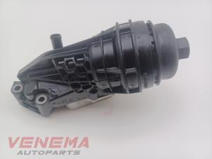 Gebruikte Oliefilterhuis Mercedes A (177.0) 2.0 A-220 Turbo 16V Prijs € 29,99 Margeregeling aangeboden door Venema Autoparts