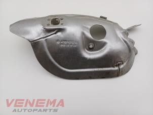 Gebruikte Hitteschild uitlaat Mercedes A (177.0) 2.0 A-220 Turbo 16V Prijs € 14,99 Margeregeling aangeboden door Venema Autoparts