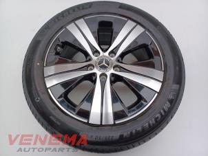 Gebruikte Velg + Band Mercedes C Estate (S206) C-300 e 2.0 Turbo Prijs € 324,99 Margeregeling aangeboden door Venema Autoparts