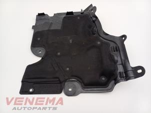 Gebruikte Afdekplaat diversen Mercedes C Estate (S206) C-300 e 2.0 Turbo Prijs € 19,99 Margeregeling aangeboden door Venema Autoparts