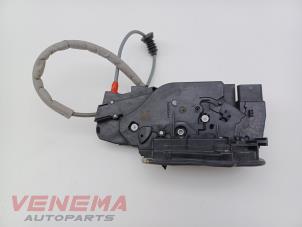 Gebruikte Deurslot Mechaniek 4Deurs links-achter Mercedes A (177.0) 1.3 A-180 Turbo 16V Prijs € 34,99 Margeregeling aangeboden door Venema Autoparts