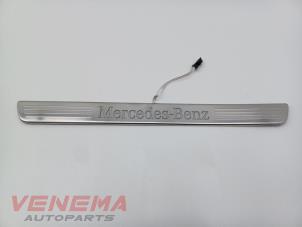 Używane Listwa ozdobna Mercedes A (177.0) 1.3 A-160 Turbo 16V Cena € 29,99 Procedura marży oferowane przez Venema Autoparts